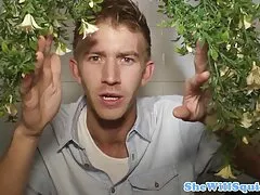 بلوند لعنتی او را با دقت زیاد فریب می دهد ، هر از گاهی فراموش نکنید که سرش را دیک قوی تر با عكس كس و كير زبان بازیگوش لیس بزنید