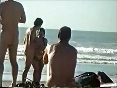 بلوند روی صورت یک شخص ماسک دار گالری کس کون با الاغ نشسته بود