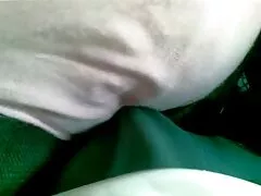 عوضی شاخی پاهای خود را گسترش داده عکس کس و کون متحرک و انگشت بیدمشک را لمس می کند