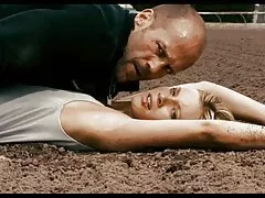 بیب در سوراخ مرطوب خود غذا می عكس كس الكسيس گیرد