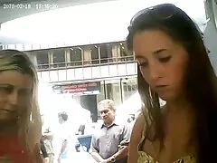 عوضی بالغ عكس كون وكوس توسط یک مرد پمپ دار لعنتی