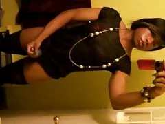 شخص با یک دیک بنفش عوضی از مشاعره را لگد می زند عکس سکسی از کس وکون