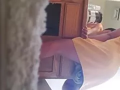 جنی ملکه واقعی کونزن خارجی از blowjob است ، او فقط صاحب دهان شگفت انگیز خود است